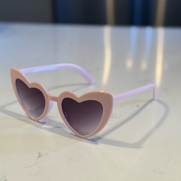 NEW! NWOT! Heart-Shaped Pink Sunglasses - Set of 3 - Picture 2 of 8